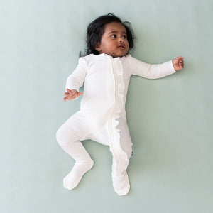 Kyte Baby Ribbed Ruffle Zippered Footie / Cloud