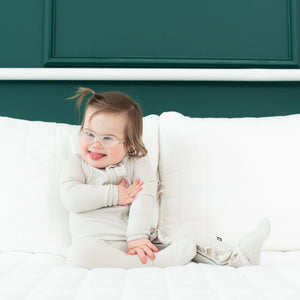 Kyte Baby Ribbed Ruffle Zippered Footie / Oat