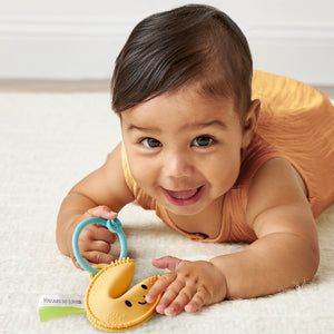 Itzy Ritzy Treat Teether / Fortune Cookie