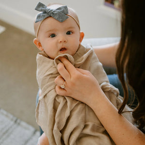 Little Unicorn Deluxe Muslin Swaddle / Oatmeal