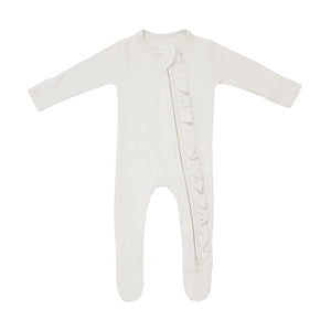 Kyte Baby Ribbed Ruffle Zippered Footie / Oat