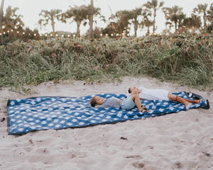 Little Unicorn Outdoor Blanket / Navy Plaid