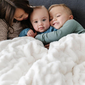 Saranoni Ruched Faux Fur/Minky XL Throw Blanket (60"x80") / Snow