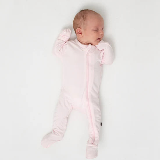 Kyte Baby Zippered Footie / Solid Sakura