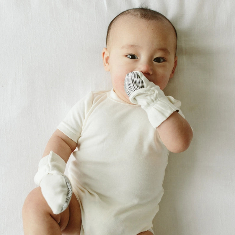 goumikids Bamboo Organic Cotton Stay-On Mitts / Cloud