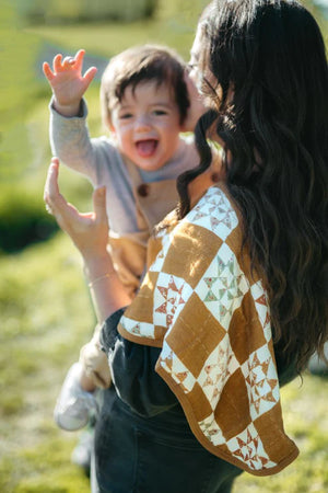 Milkbarn Contour Four Layer Burp Cloth / Quilt