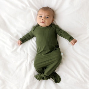 Posh Peanut Solid Ribbed Basic Knotted Gown / Pine - 0-3 Months