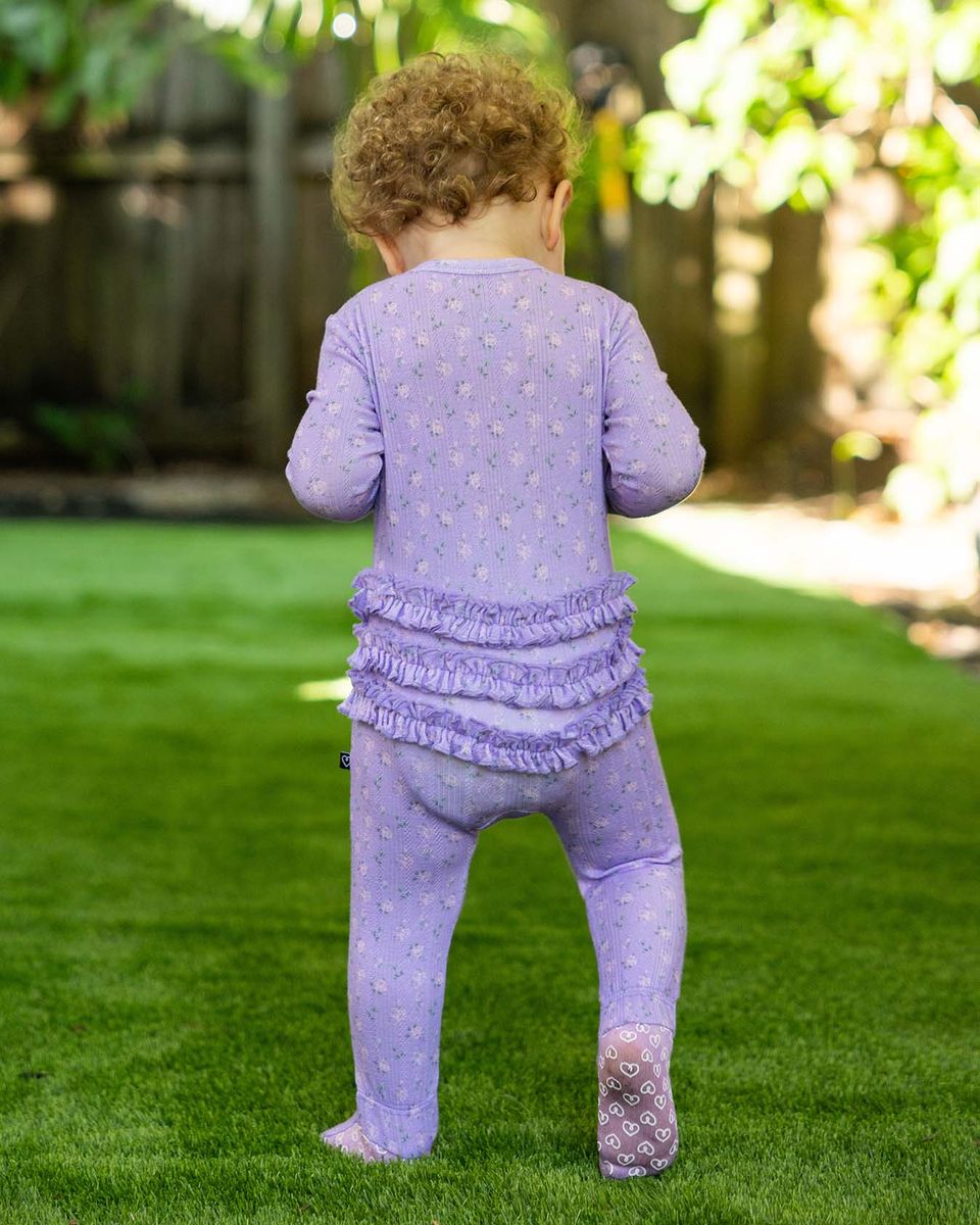 Lev Baby Ruffled Zippered Footie / Lila Lavender