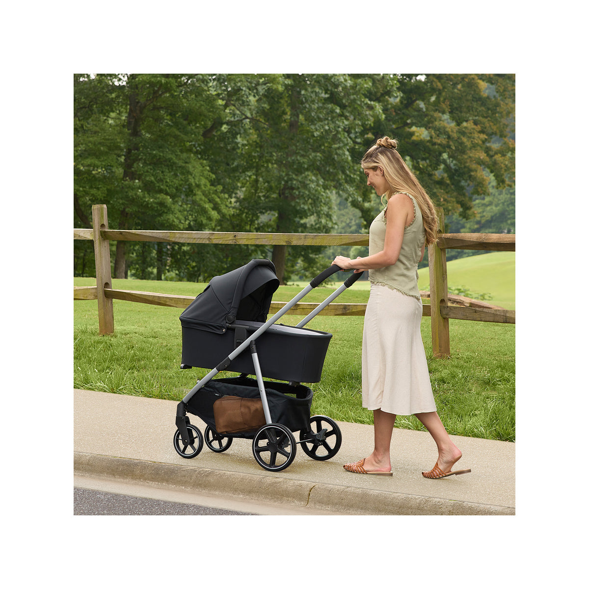 Britax Zinnia Bassinet for Select Strollers - Onyx Glacier