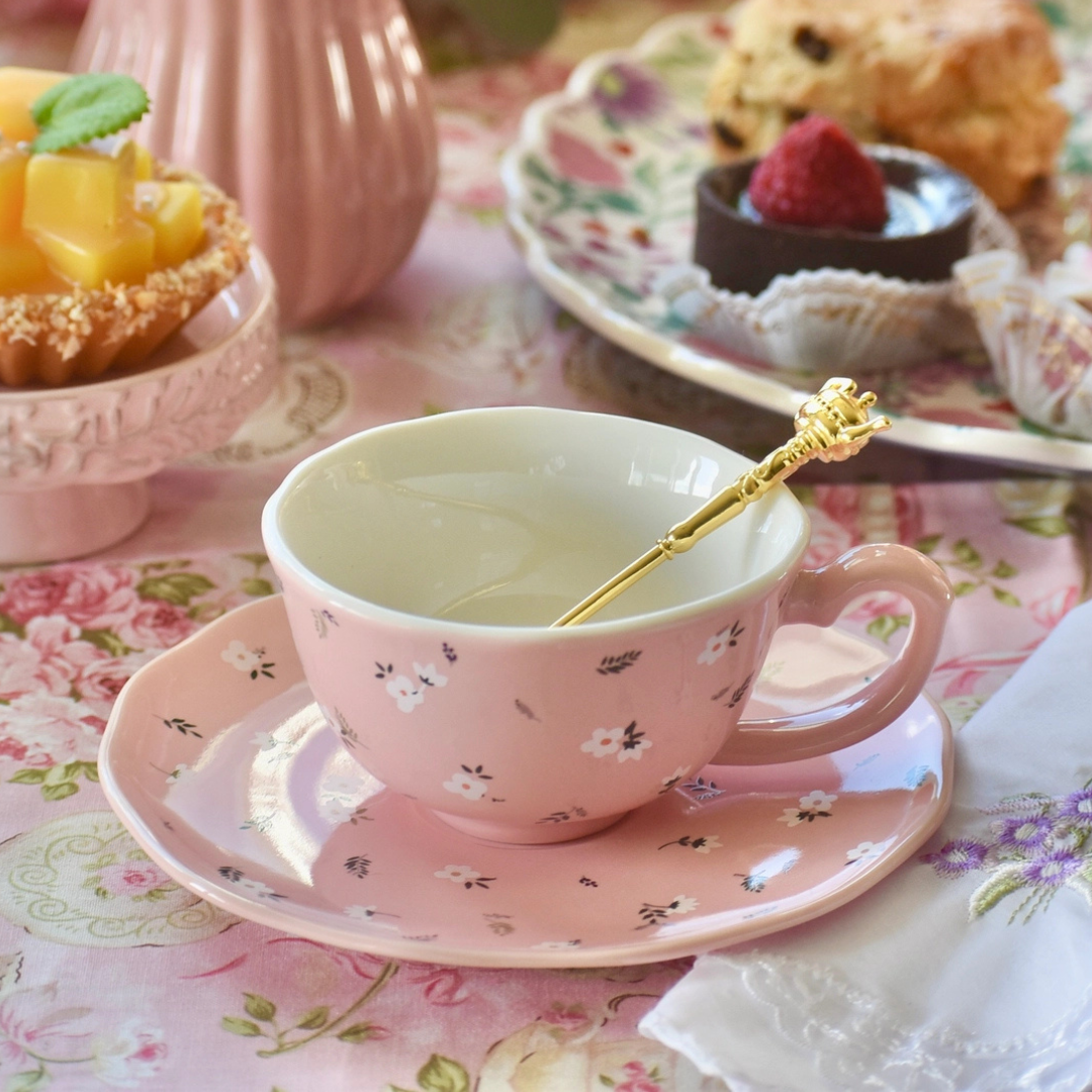 Dainty Daisies Teacup & Saucer