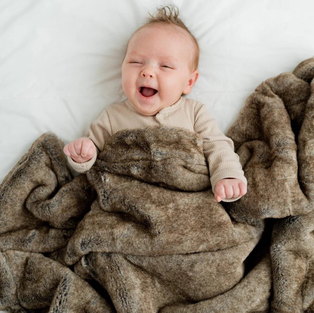 Saranoni Grand Faux Fur Receiving Blanket (30"x40")