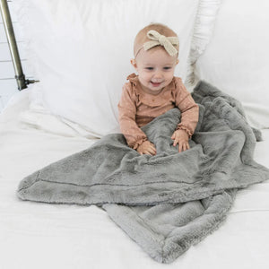 Saranoni Grand Faux Fur Receiving Blanket (30"x40")