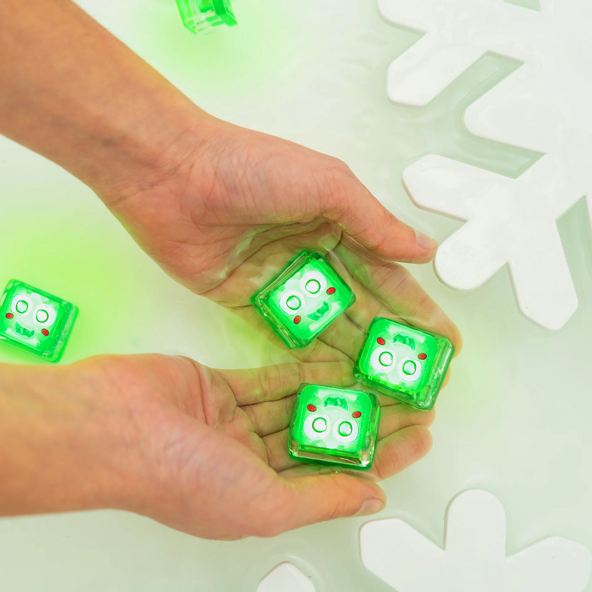 Glo Pals Light-Up Cubes - Christmas