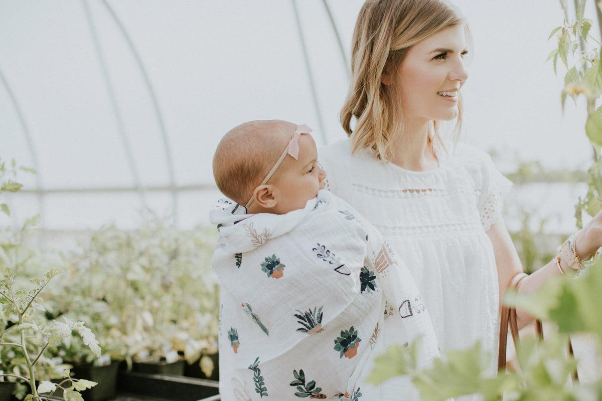 Little Unicorn Cotton Muslin Swaddle Set / Bison