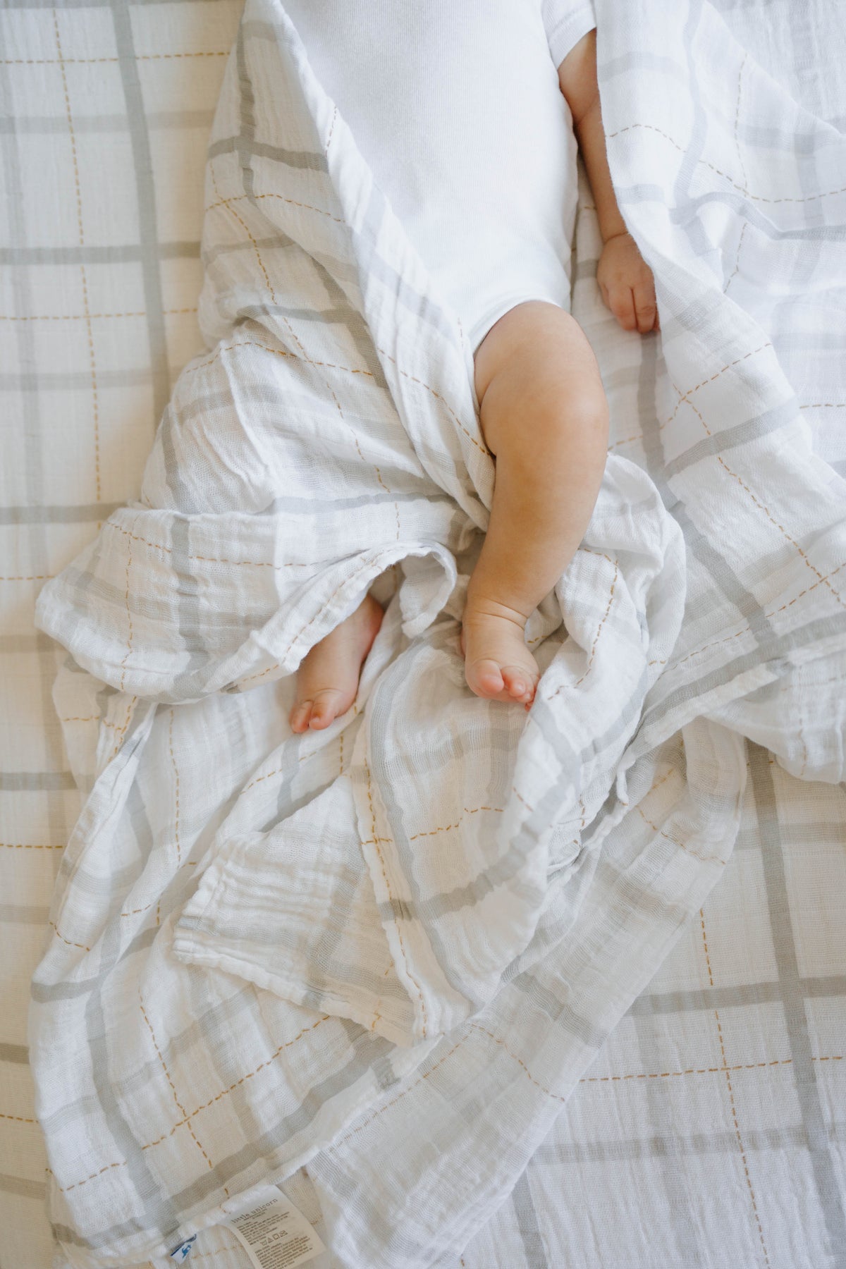 Little Unicorn Cotton Muslin Swaddle / Grey Plaid