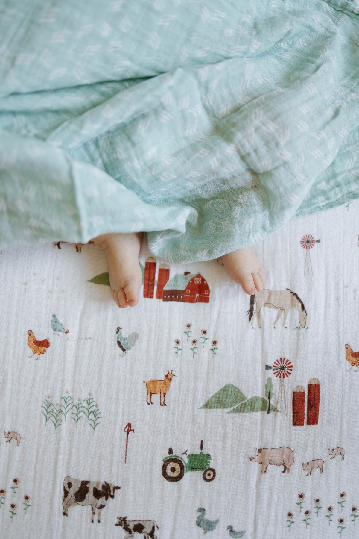 Little Unicorn Cotton Muslin Swaddle / Misty Field
