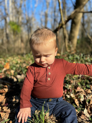 Me & Henry Aynor Ribbed Onesie / Rust (FW24)