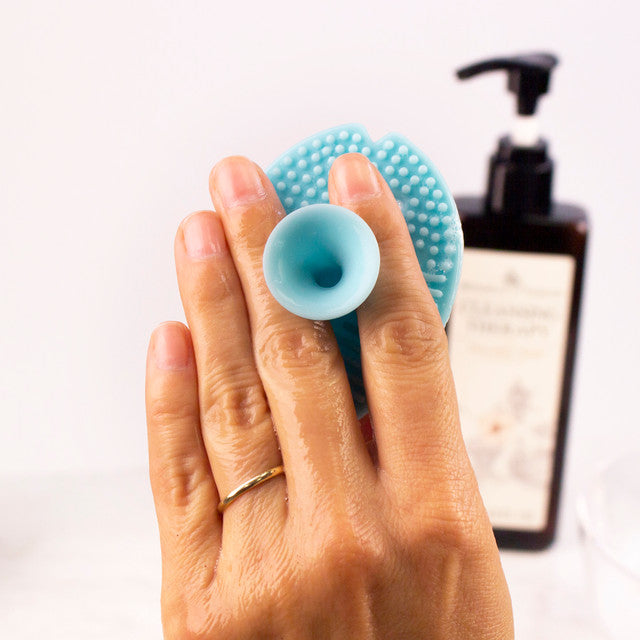 Innobaby Silicone Mini Fish Scrub / Cradle Cap Brush