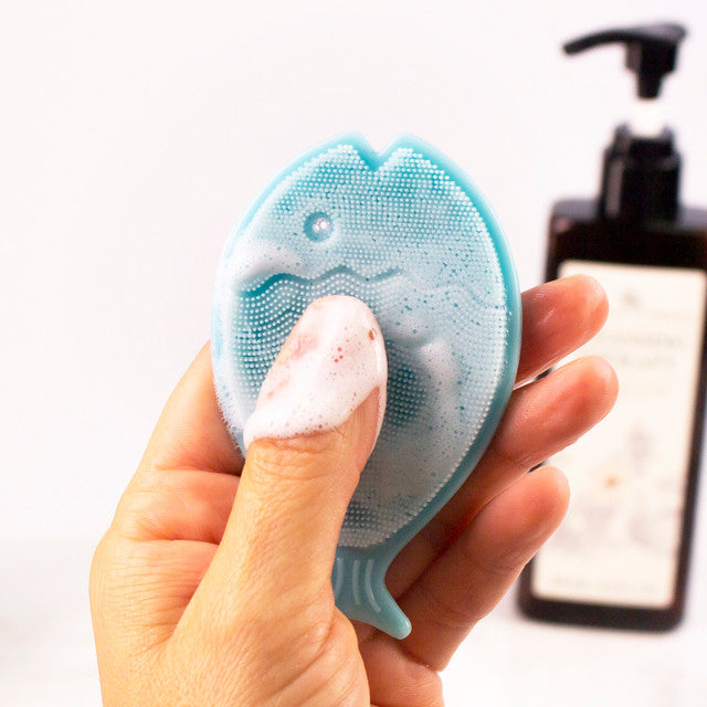 Innobaby Silicone Mini Fish Scrub / Cradle Cap Brush