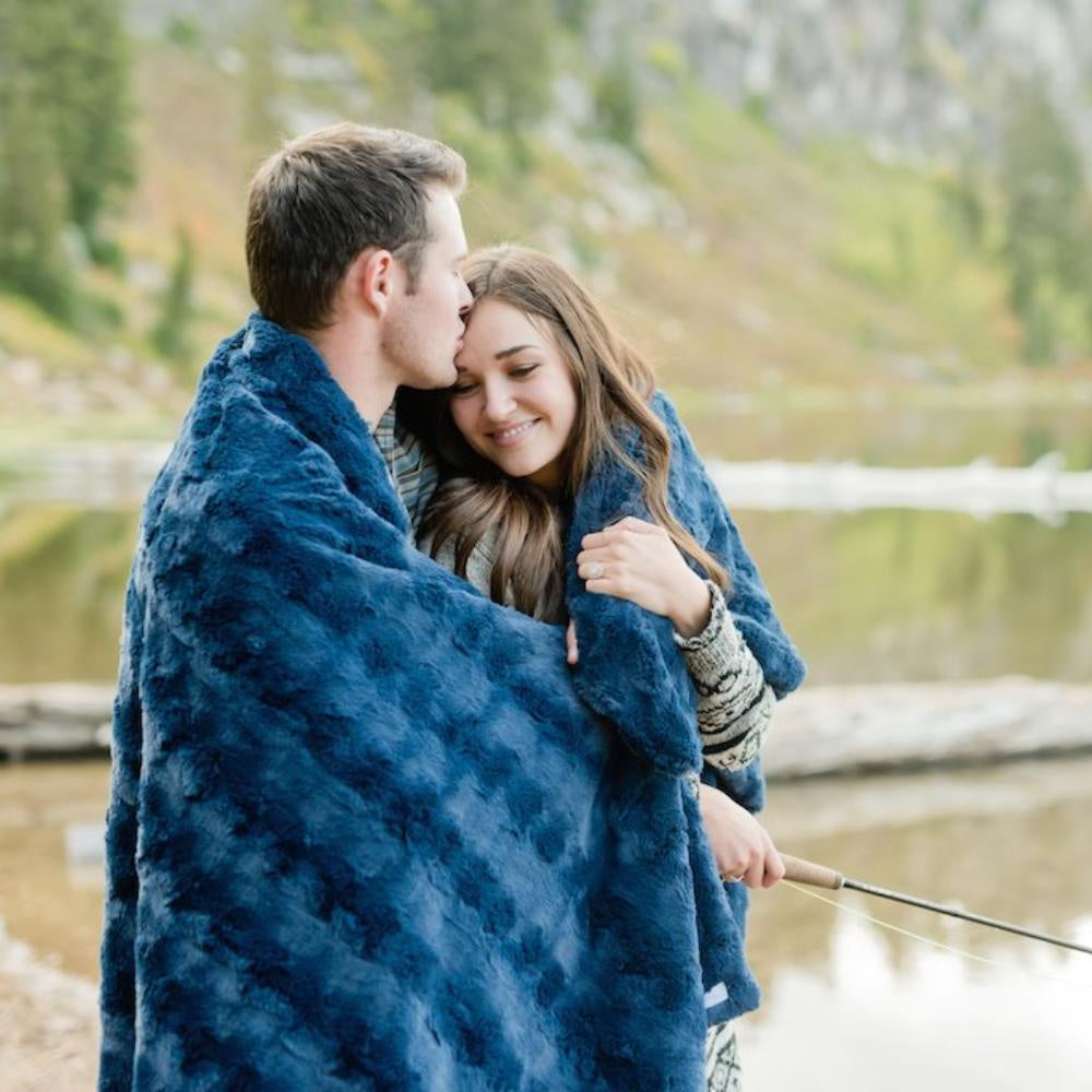 Saranoni Midnight Blue Wave Home Throw Blanket / Extra Large (60"x80")