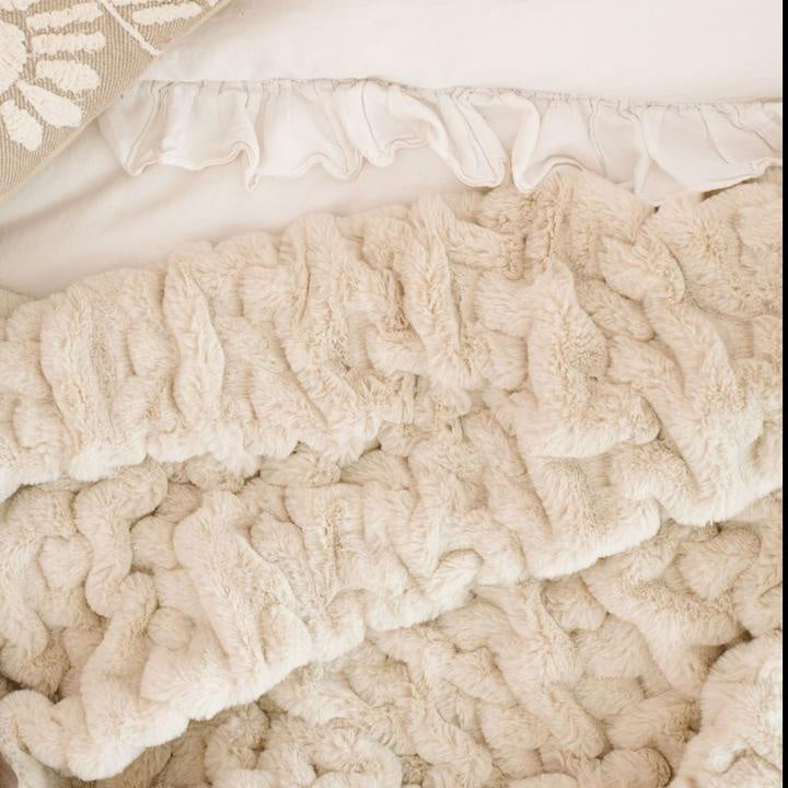 Saranoni Ruched Faux Fur/Minky Home Throw Blanket (50"x60") / Flax