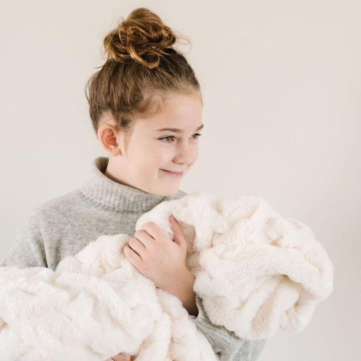 Saranoni Ruched Faux Fur/Minky Home Throw Blanket (50"x60") / Snow