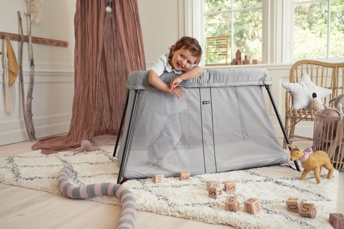 Baby Bjorn Travel Crib Light Bundle