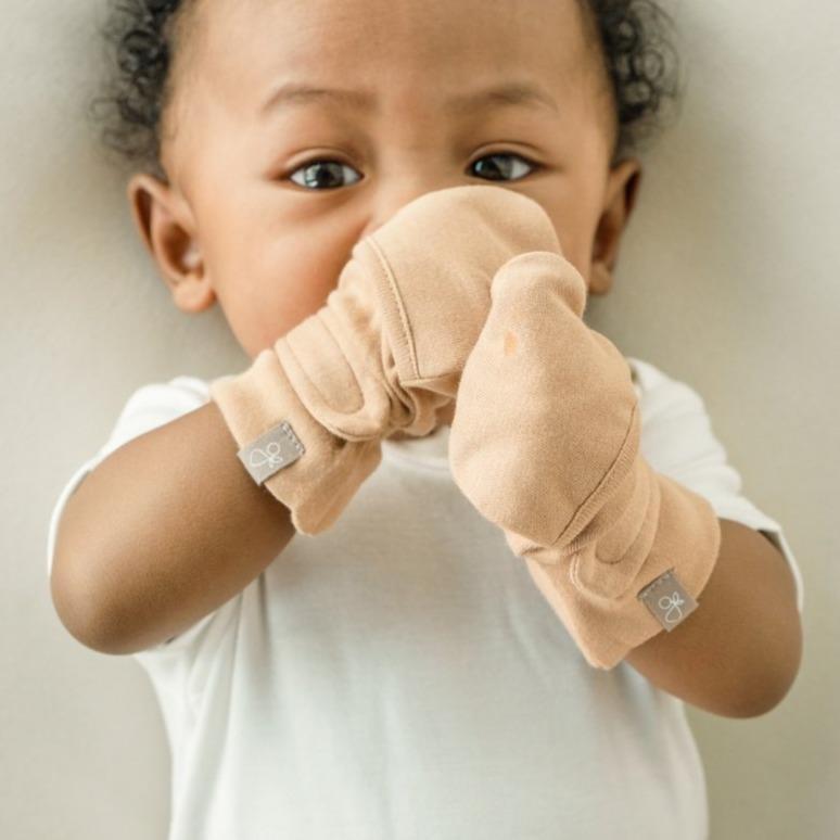 goumikids Bamboo Organic Cotton Stay-On Mitts / Sandstone